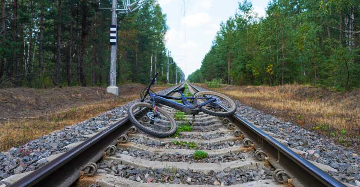 Ciclista de 68 años muere tras ser atropellado por un tren de Brightline en Stuart
