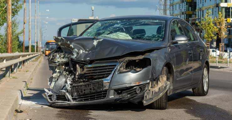 Conductor de 19 años choca tras carrera callejera en la I-4 en el condado de Hillsborough FHP
