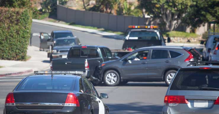Conductor muere tras chocar contra una fila de árboles en Port Orange, según la policía
