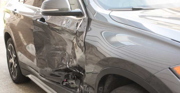 Dos adultos y dos niños pequeños hospitalizados tras una colisión entre autos en una intersección de Oldsmar