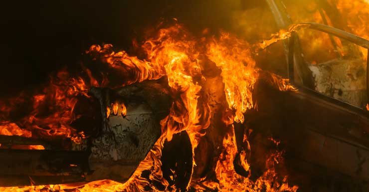 Dos personas gravemente heridas tras incendio de vehículo luego de un choque en Cape Coral