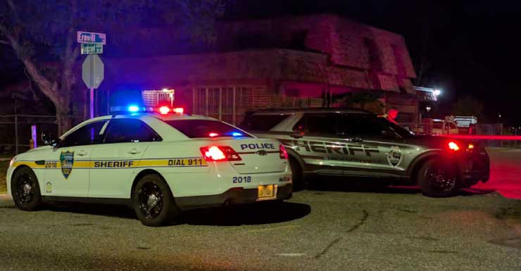 Hombre muere tras colisión lateral que lo envió contra un vehículo estacionado