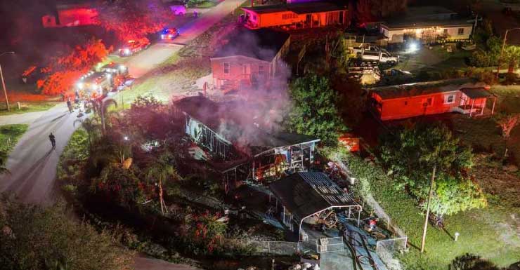La vela causa un incendio en una casa móvil en Fort Myers, dejando a residentes desplazados