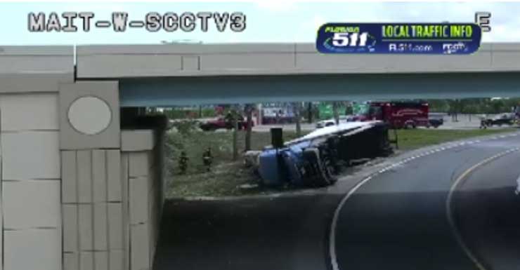 Un camión tractor volcado con fuga de cloro obliga al cierre de una rampa de la I-4 en Maitland