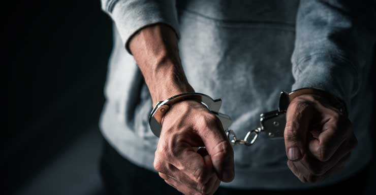 Una mujer de 25 años arrestada por intento de asesinato tras un apuñalamiento en Pompano Beach, según la policía
