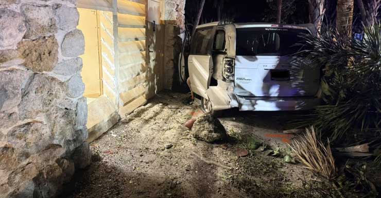 Adolescente arrestado por conducción temeraria tras estrellarse contra el Pabellón de Venice Beach