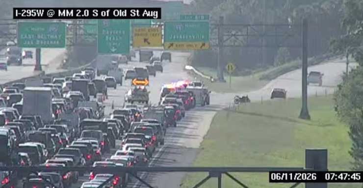 Alerta de tráfico choque múltiple en I-295W antes de I-95 NB en el condado de Duval cierra el carril derecho