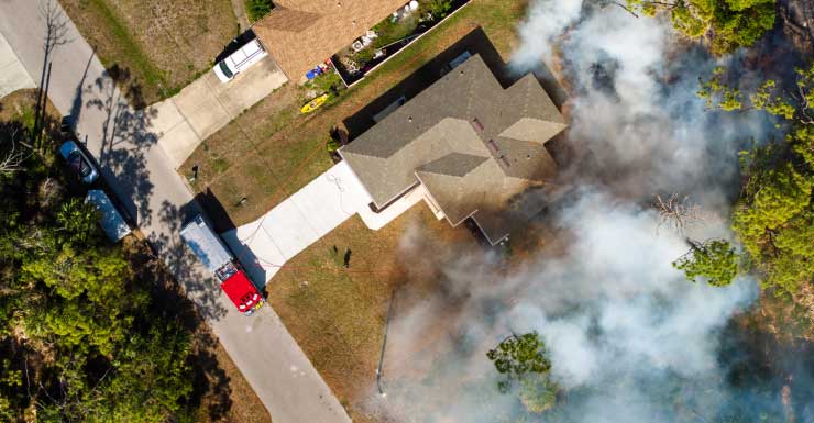 Casa en Cape Coral queda inhabitable tras incendio que se originó sobre el garaje