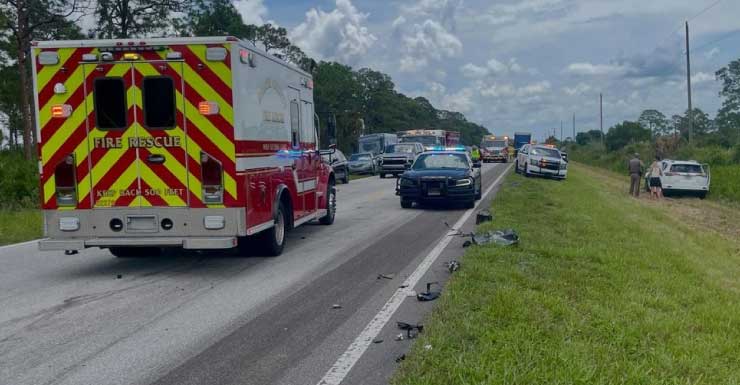 Choque frontal cierra carreteras en Palm City; dos personas resultan gravemente heridas