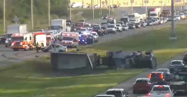 Colisión grave con camión volcado provoca congestión en la I-75 la mañana del jueves