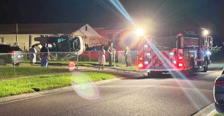 Conductor no localizado tras choque de auto robado contra una casa en St. Pete que provocó un incendio SPFR