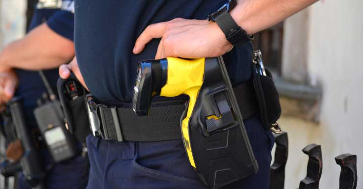 Conductor que huyó tras un choque abandona un remolque en una iglesia y lidera persecución a más de 110 mph por la I-95, según la FHP