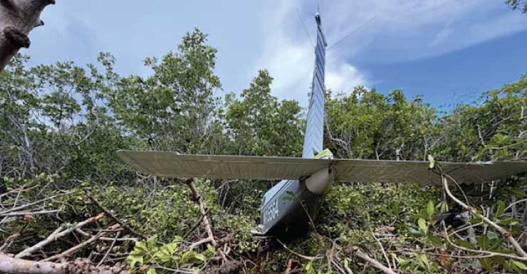 Dos personas a bordo de una avioneta que se estrelló en los manglares de Key West, según la FAA