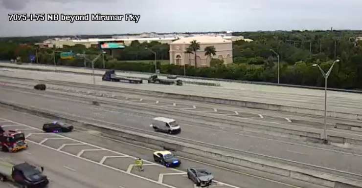 FHP responde a accidente en la I-75 en Miramar después de que un automóvil chocara contra un muro de concreto