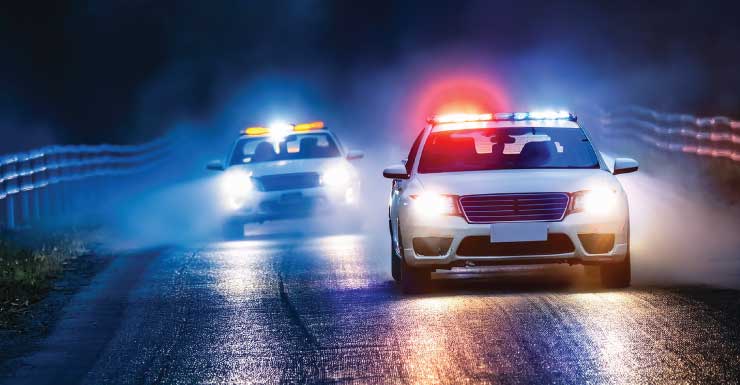 Hombre choca contra un estanque en St. Pete y se lanza al agua durante una persecución FHP