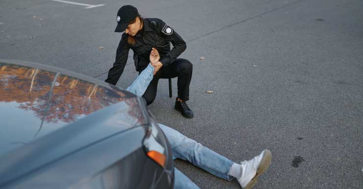 Hombre de 65 años muere tras chocar contra el remolque de un camión estacionado