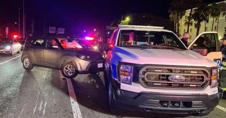 Hombre de Florida arrestado tras estrellar un Kia Soul contra el vehículo patrulla de un oficial, según la policía