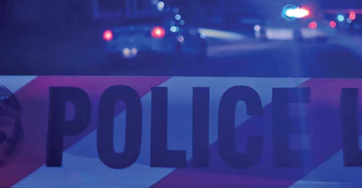 Hombre muere después de ser atropellado por un vehículo mientras cruzaba Philips Highway
