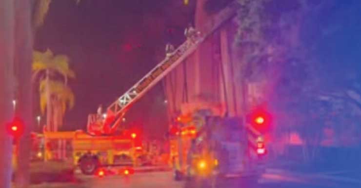 Incendio contenido en el techo, pero el humo llegó al segundo piso en Dillard’s del Treasure Coast Mall Foto MCFR