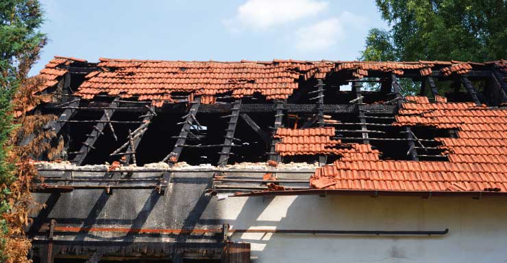 Niña de 6 años lucha por su vida tras incendio en North Lauderdale que mató a su abuela