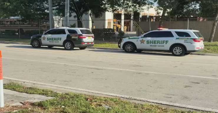Niño en patineta choca con un autobús escolar en el noroeste de Miami-Dade, según autoridades