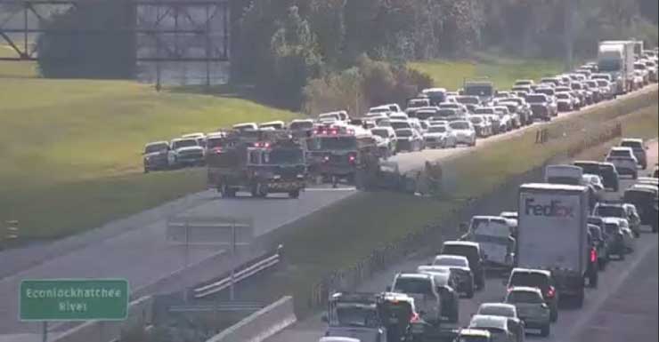 Reabren los carriles en dirección este de la State Road 528 tras incendio de un vehículo en el condado de Orange