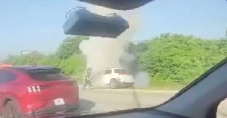 VIDEO Incendio de vehículo provoca retrasos en la I-95 en dirección sur en Boynton Beach