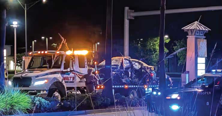 Vehículo patrulla marcado de la FHP sufre graves daños en accidente ocurrido durante la noche cerca de la línea entre Duval y Clay