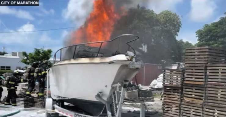 Video muestra una embarcación destruida por un incendio en Marathon
