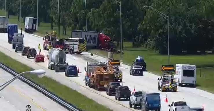 Accidente de varios vehículos con un semirremolque bloquea carriles de la I-95 cerca de Fort Pierce