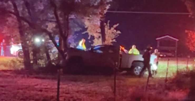 Adolescente de 17 años muere tras choque de una camioneta contra un árbol en el condado de Santa Rosa