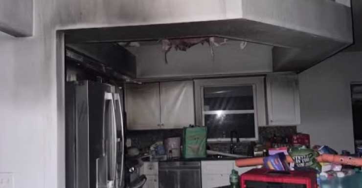 Bomberos de Cape Coral responden a dos incendios residenciales consecutivos el domingo por la noche