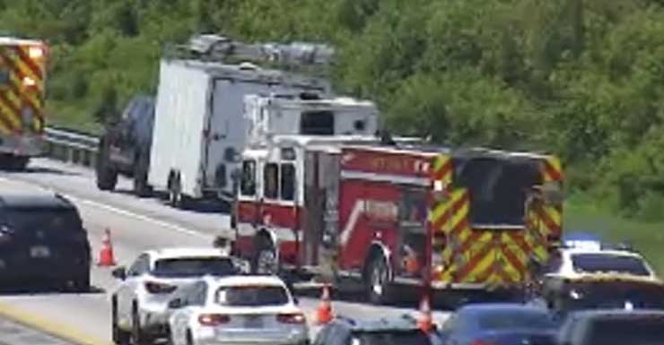 Camión que remolcaba un tráiler se incendia en la Florida’s Turnpike en dirección norte, bloqueando un carril
