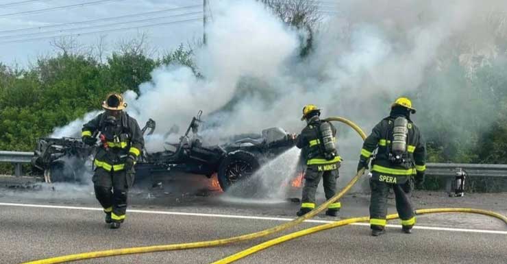 Camioneta pickup se incendia en la I-95 en el condado de St. Lucie