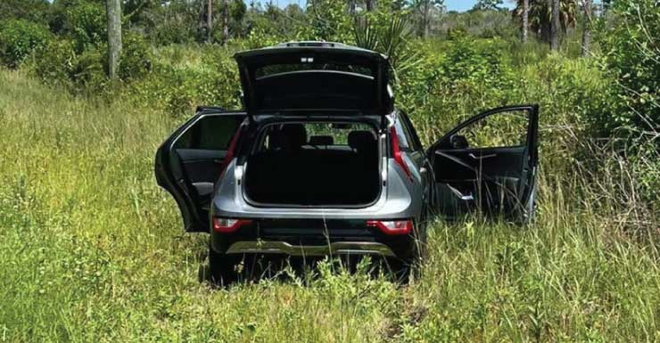 Conductor alcanza más de 100 mph y obliga a otros vehículos a salirse de la carretera en Indiantown, informan agentes del condado de Martin
