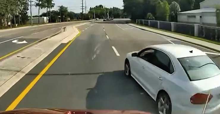 Conductor arrestado tras rozar una ambulancia, lesionar a un paramédico y huir del lugar, informan autoridades del condado de Polk