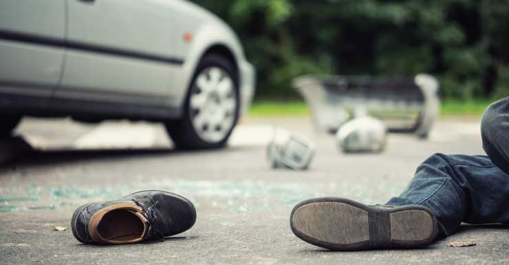 Conductora atropella y mata a un hombre que cortaba un árbol caído en una carretera del Condado de Marion