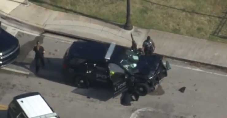 Dos agentes resultan heridos tras accidente que involucró vehículos policiales en Hollywood