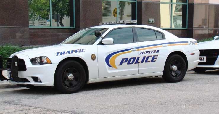 Dos personas resultan heridas en un accidente ocurrido la madrugada del domingo en una intersección de Jupiter