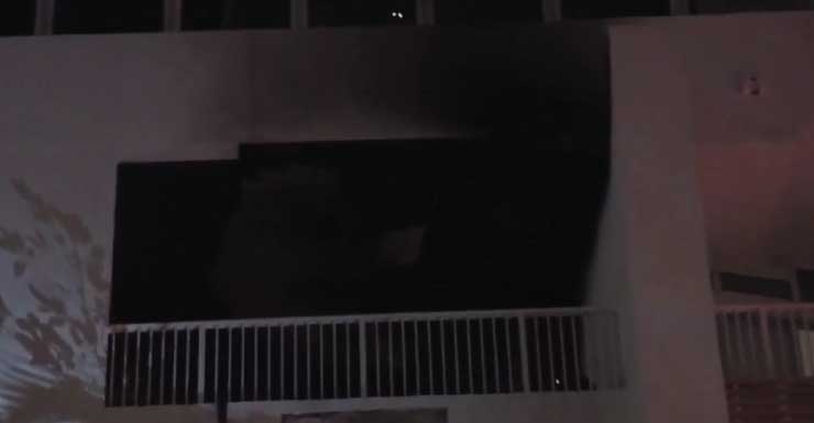 Incendio se desata en el balcón de un edificio de gran altura en Edgewater; residente resulta herido al escapar del apartamento con 2 perros