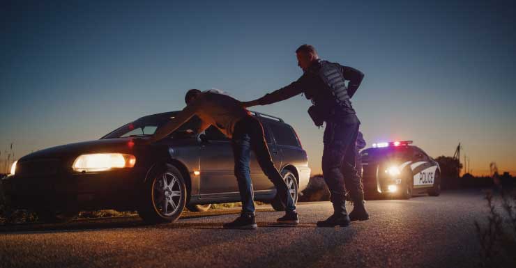 Llévenme a la cárcel Hombre de Naples acusado de amenazar con matar a un agente durante arresto por DUI