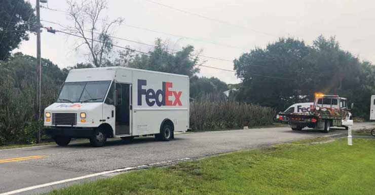 Niño de 9 años muere y otro de 12 resulta herido tras choque de dirt bike con camión de FedEx cerca de Fort Pierce