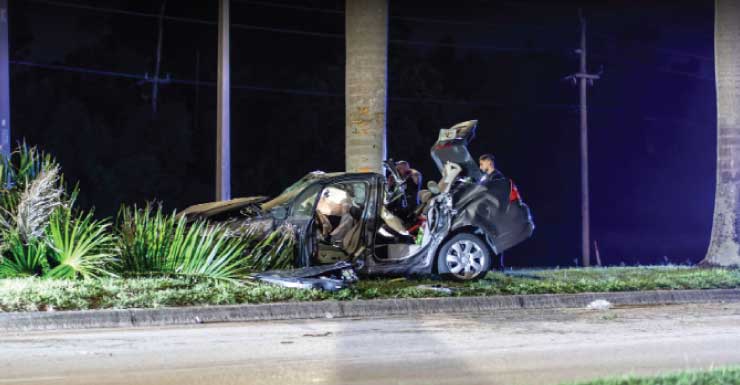 Una persona herida y dos fugitivos tras accidente ocurrido de madrugada en Fort Myers; recuperan arma robada
