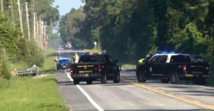 Una persona muere y otras dos resultan heridas en un choque frontal en Orange Avenue