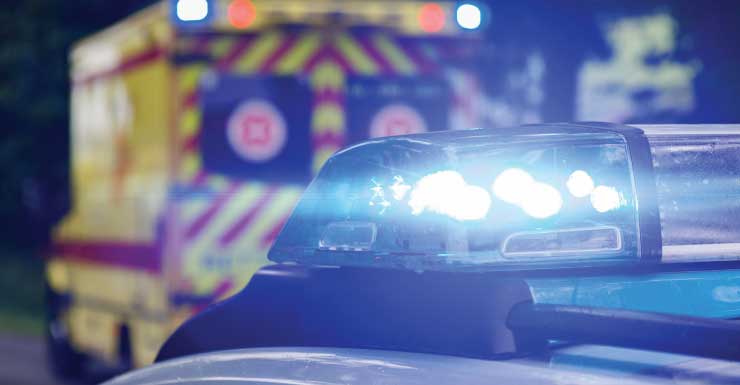 Varias personas resultan gravemente heridas tras accidente de un solo vehículo en Largo