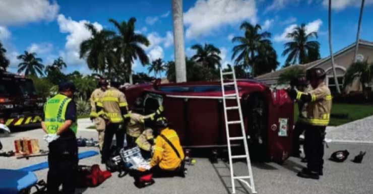 1 herido y rescatado de un vehículo tras accidente con volcamiento en Bald Cypress Cir. en Fort Myers