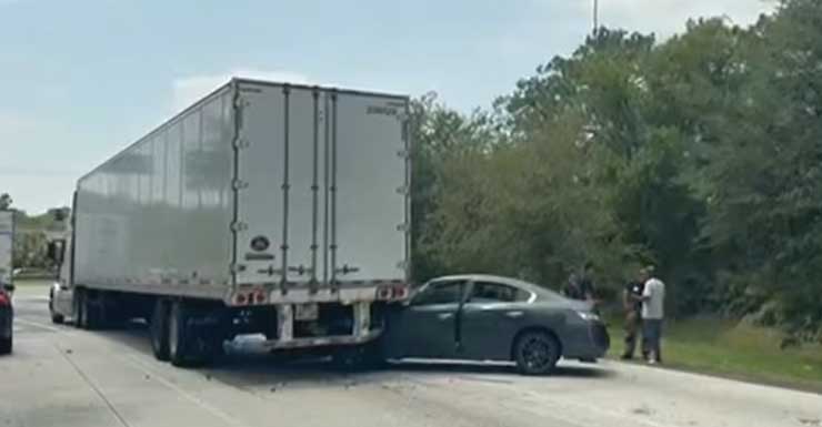 Accidente con un camión de carga en la rampa de la I-95 Sur hacia Dunn Avenue