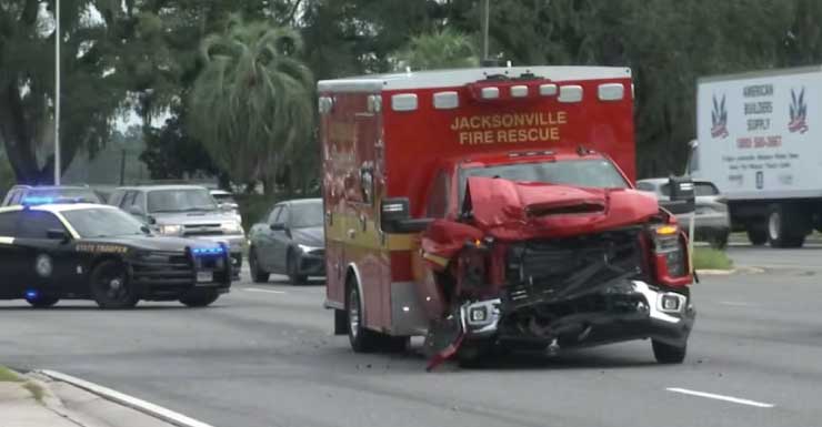 Ambulancia de Jacksonville Fire and Rescue involucrada en accidente en Blanding Blvd