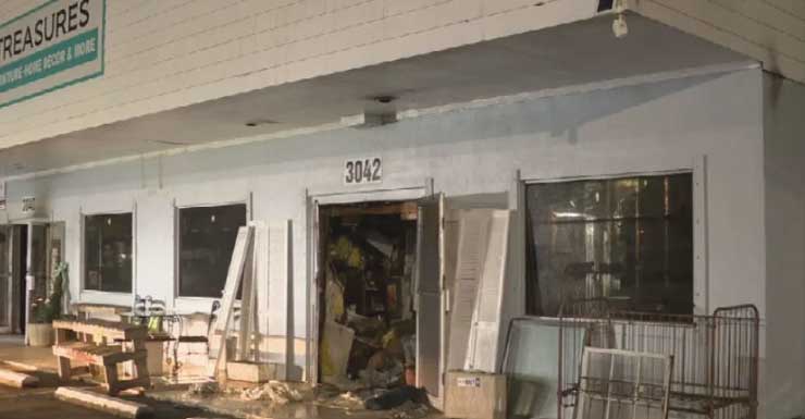 Centro comercial de antigüedades 98 Treasures en Gulf Breeze sufre incendio durante su tercer aniversario