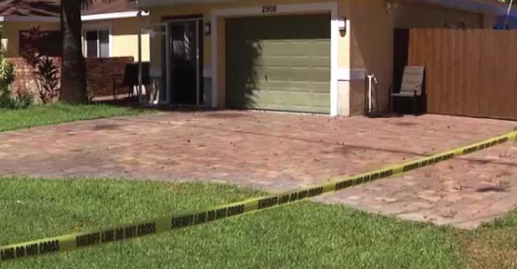 Hombre arrestado, acusado de matar a una mujer y estrangular a otra en un dúplex de Lehigh Acres